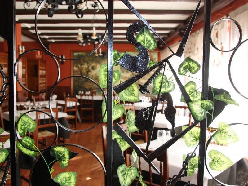 Hostal Rte. Elena Fuentes de Ebro Zewnętrze zdjęcie